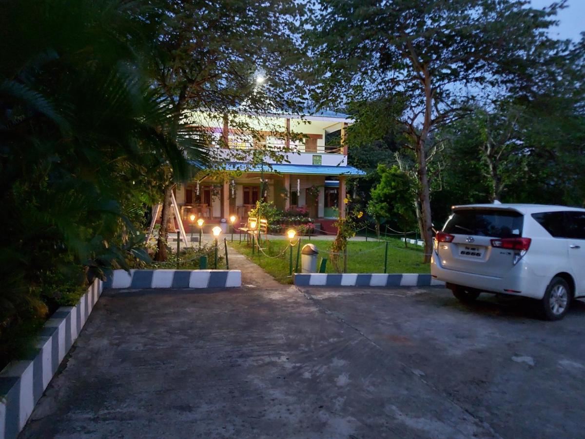 The Midway Jungle Resort Masinagudi Exterior photo