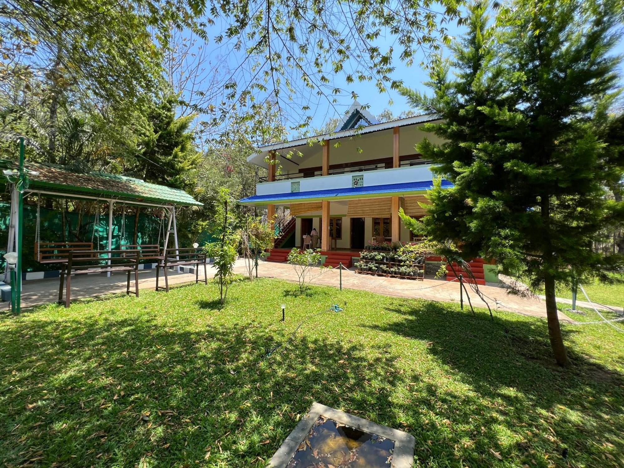 The Midway Jungle Resort Masinagudi Exterior photo